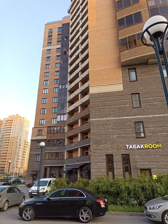 Вместительная квартира с видом на пруд рядом с метро