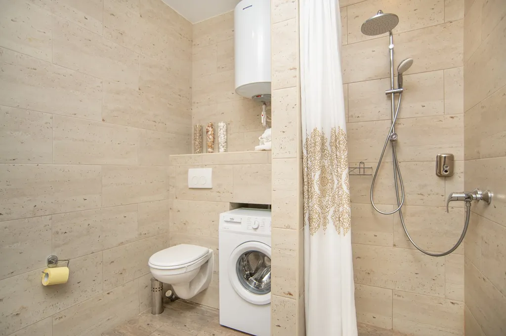 Новое бунгало с мангалом и верандой