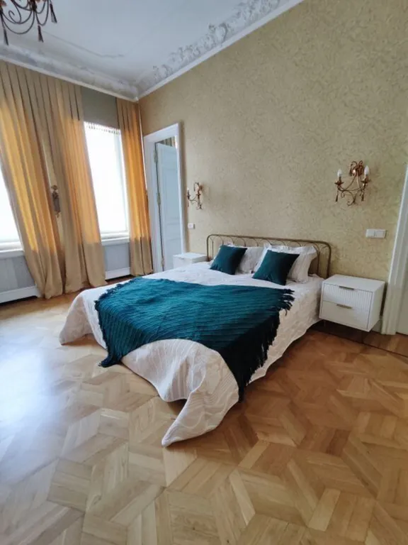 5-комнатная квартира на Суворовском проспекте