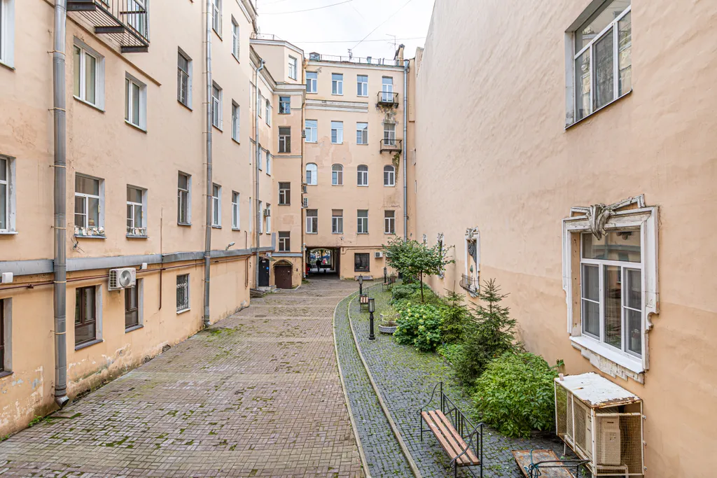 Стильная квартира с тремя спальнями и 2 санузлами у Спаса на Крови