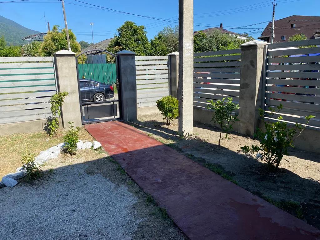 Коттедж Дом с двориком у моря — Гагра