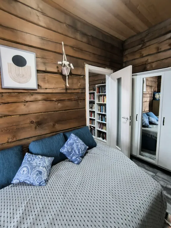 Атмосферный уютный экокоттедж из кедра с прудом