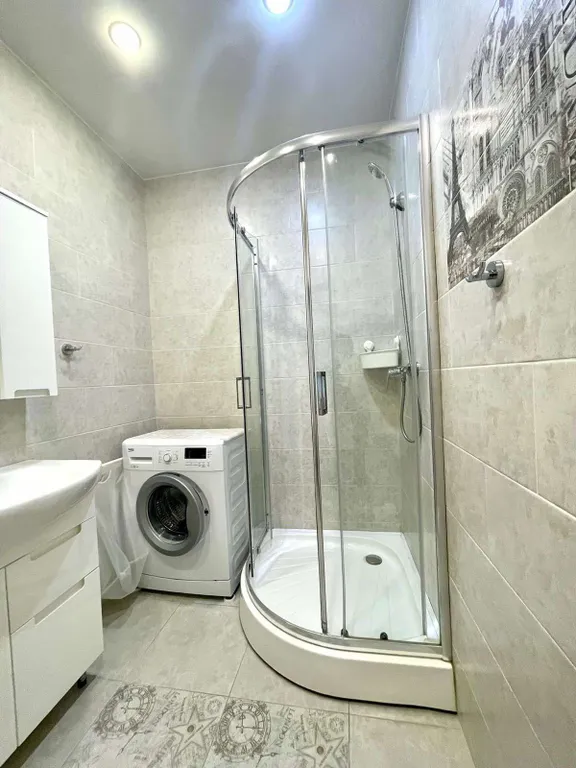 Эллинг на берегу моря