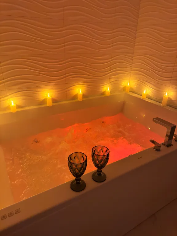 Апартаменты с двухместным Джакузи для романтических встреч