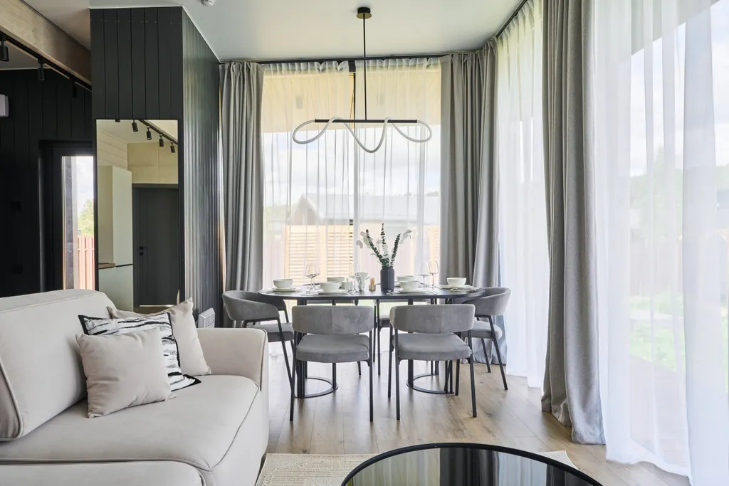 Просторный дом с сауной и камином в окружении леса и реки