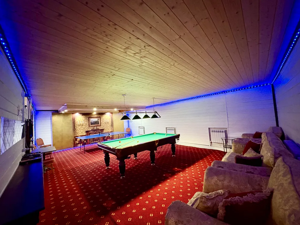 Дом с бассейном