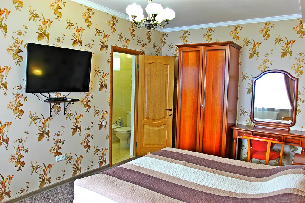 Дом с бассейном