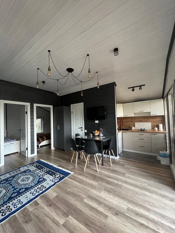 Уютный дом в лесу