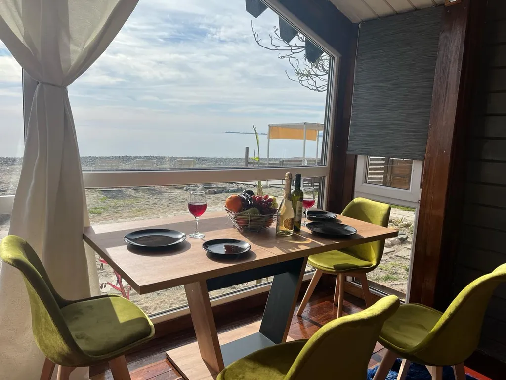 Коттедж Коттедж Бунгало на первой линии моря — Сухум