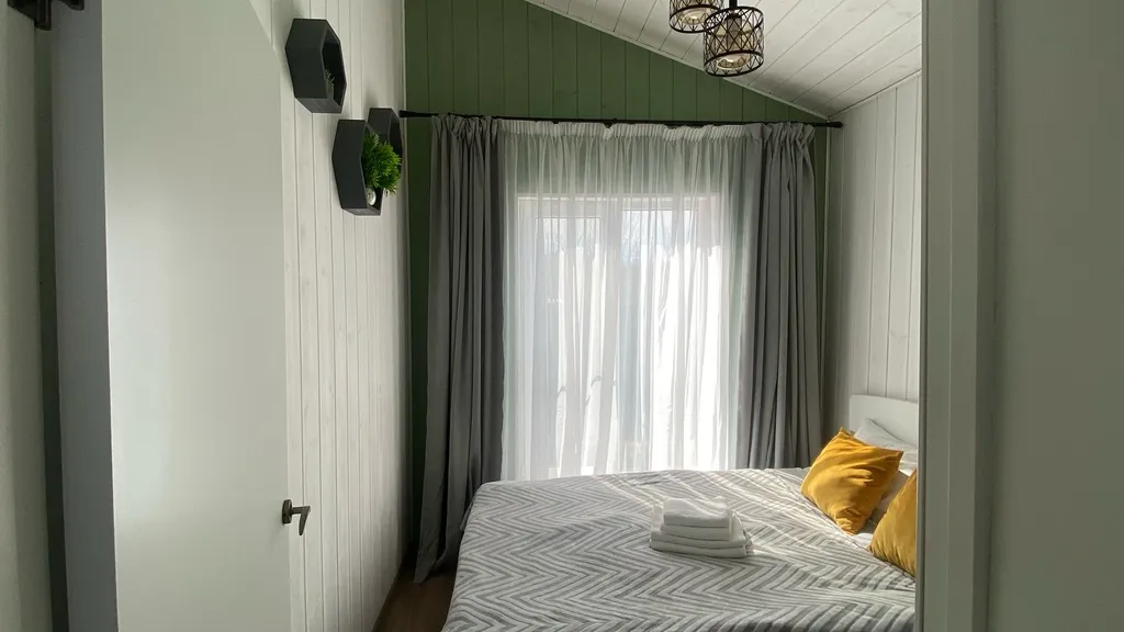 Новый стильный дом с камином