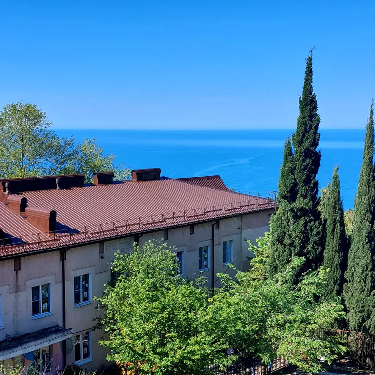 Студия с окном на море