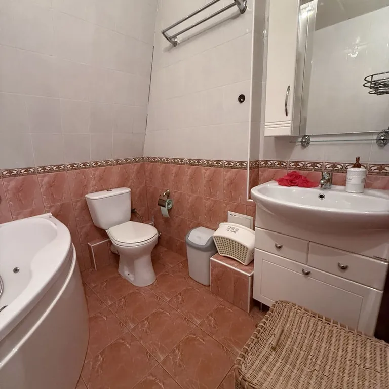 Просторная двухуровневая квартира с джакузи