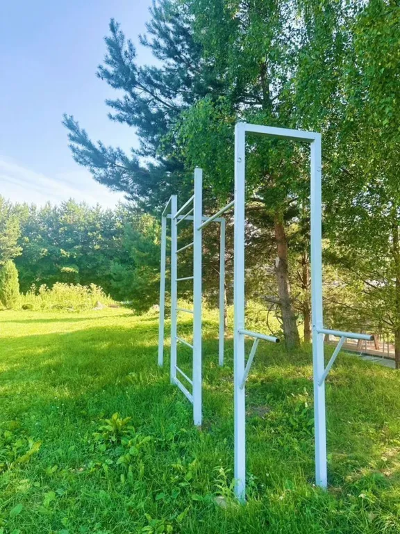 Дом баня на берегу водоема