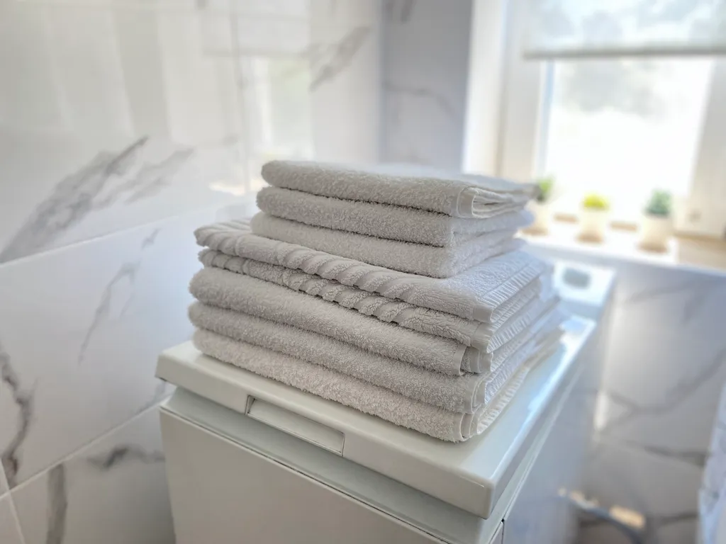 Светлая студия с двориком и парковкой