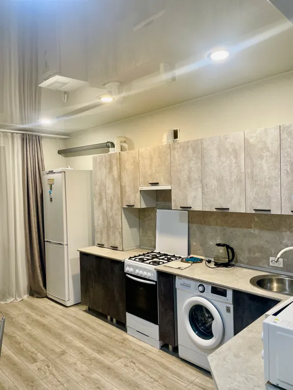 Просторная квартира с видовым балконом близ Питьевой Галереи Санатории