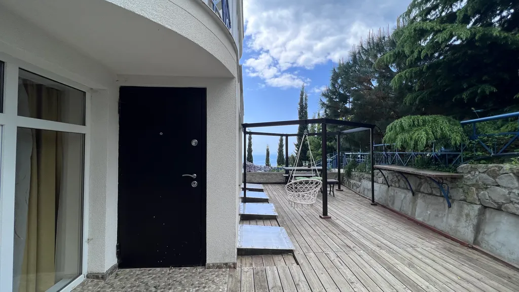 Большая квартира в Ялте с террасой