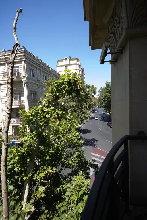 Комфортная квартира на торговой с двумя балконами