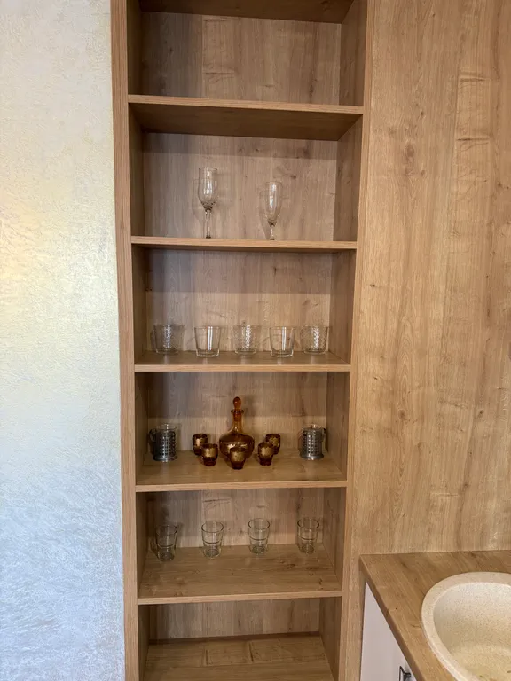 Уютная двухкомнатная квартира с дизайнерским ремонтом