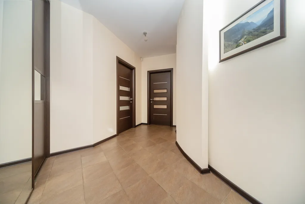 Бoльшая 3-комнaтнaя кваpтира в центре города