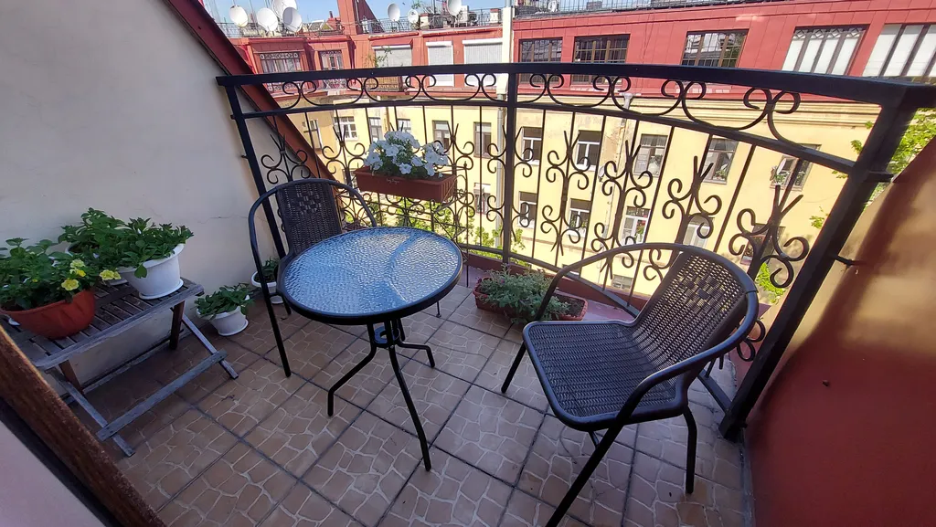 Мансарда у Эрмитажа с балконом