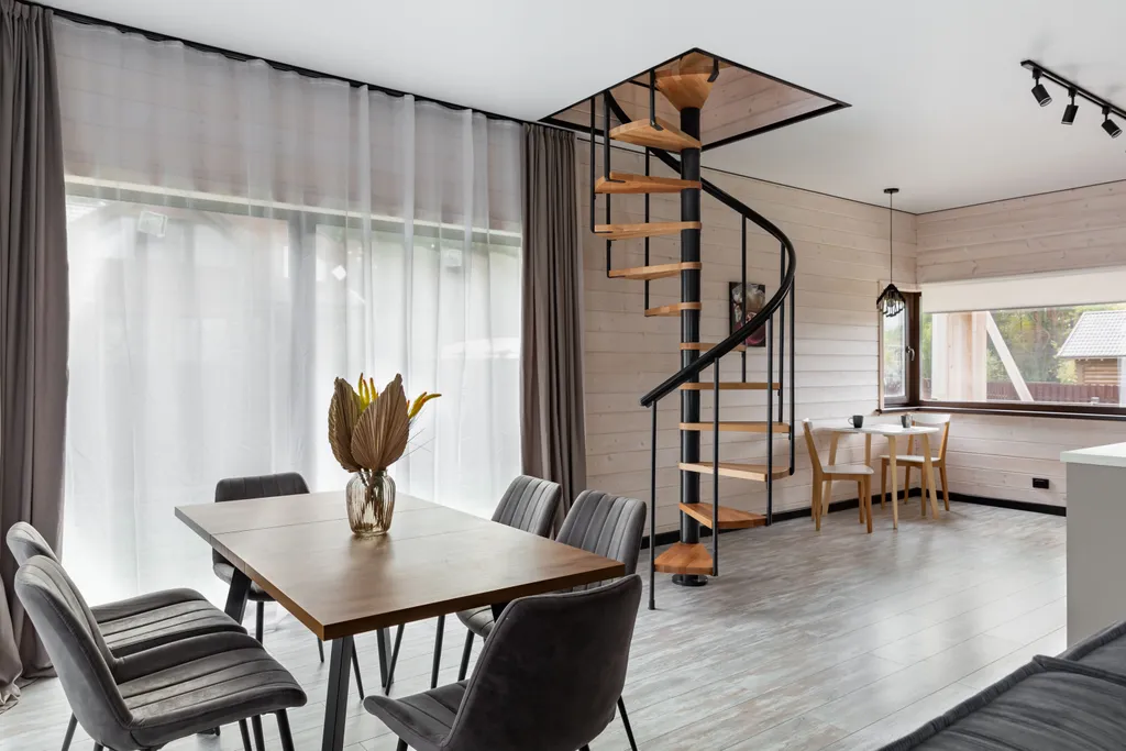 Новый дом около леса