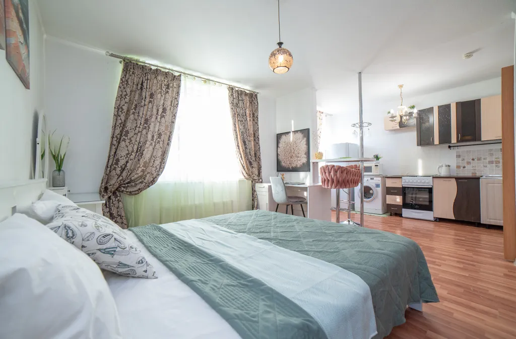 Студия с балконом на Анатолия Муранова 12 для двоих