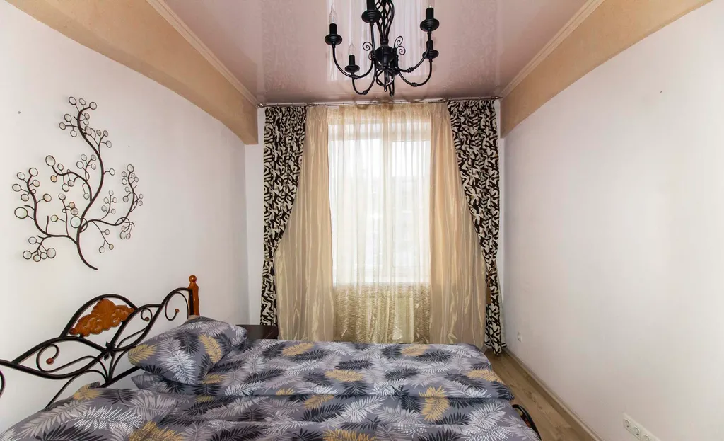 Красивая большая двухкомнатная квартира в микрорайоне Красный Камень