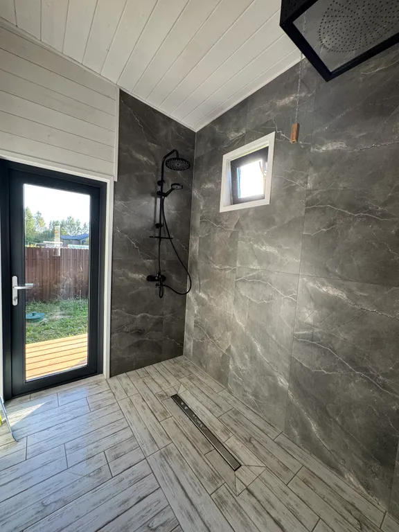 Дом баня с купелью у леса