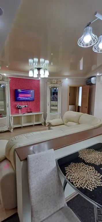 Трёхкомнатная квартира RichHouse на Новосёлов 8