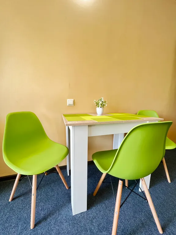 Зеленая студия на море