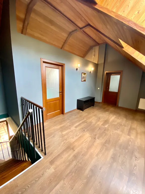 Вилла с квадратным бассейном