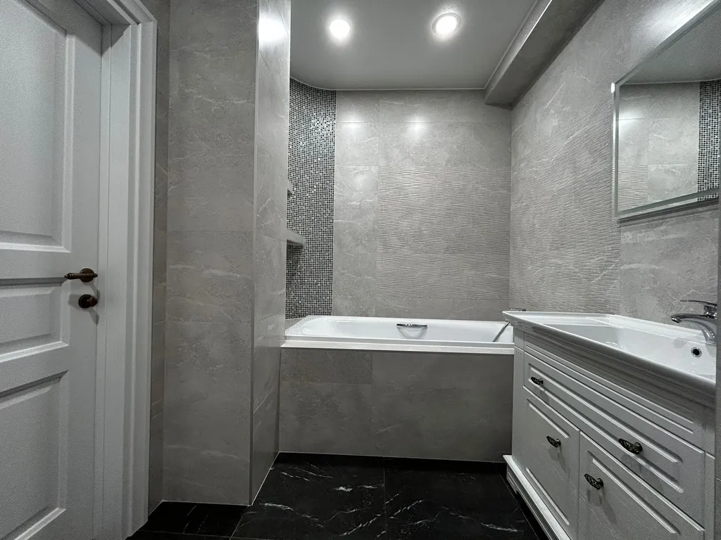 Шикарная квартира в центре с видом на бульвар и прямым выходом в парк