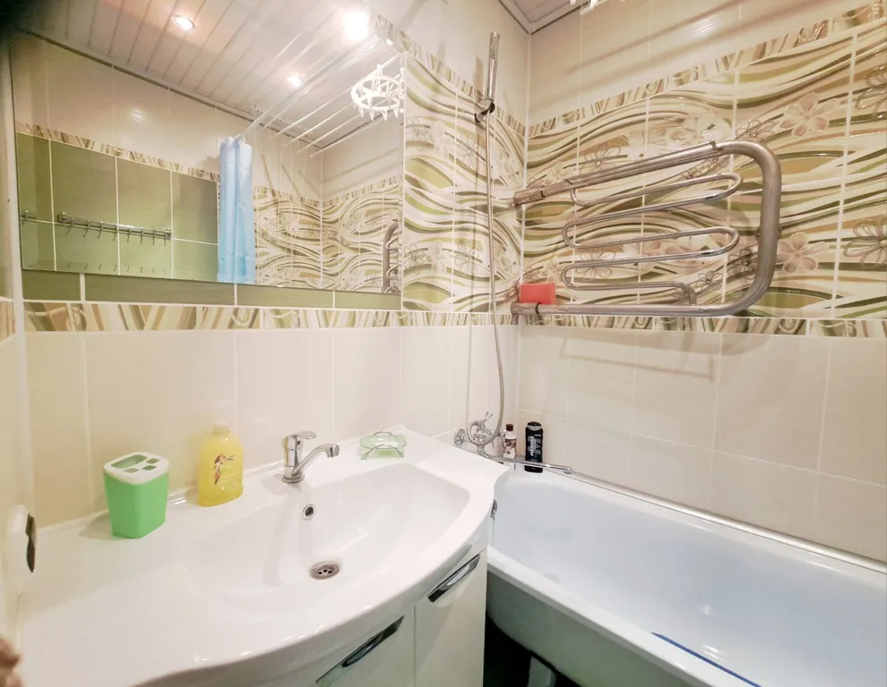 Светлая 2х ком квартира возле ТЦ Тринити