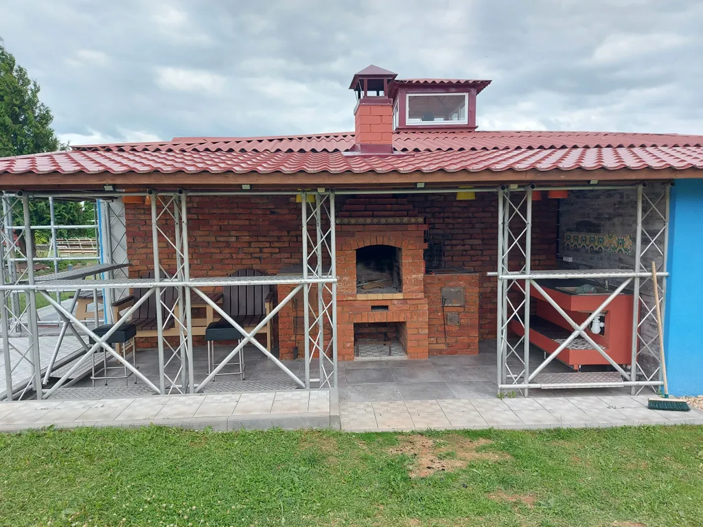 Уютный семейный коттедж с прекрасным видом на озеро Дривяты