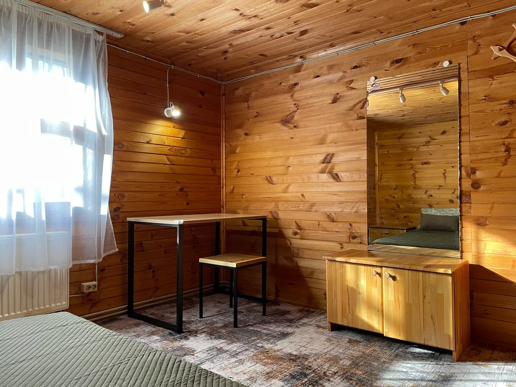 Коттедж Коттедж Уютный 2х этажный классический сруб с 2 спальнями и гостиной — Сириус