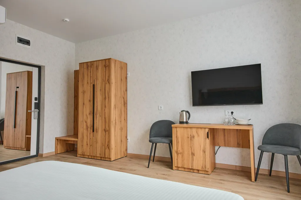 Панорамный двухместный апартамент комфорт с мини-кухней и балконом