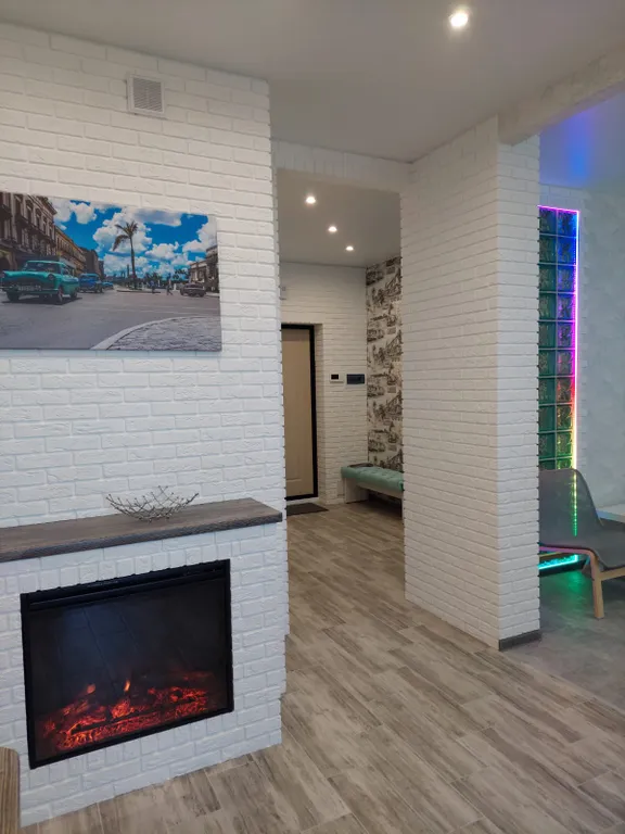 Студия с камином и креслом - коконом для двоих