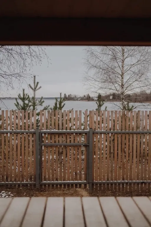 Коттедж на берегу озера