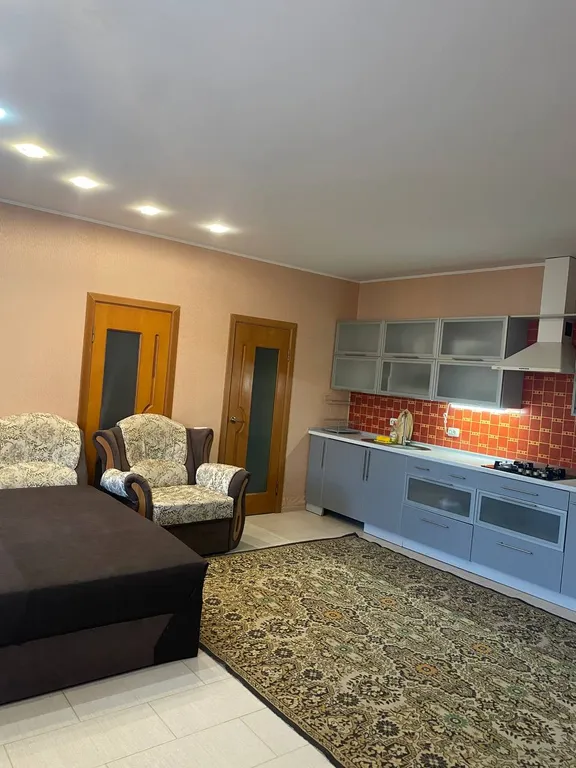 Комната-студия с кухней в частном доме