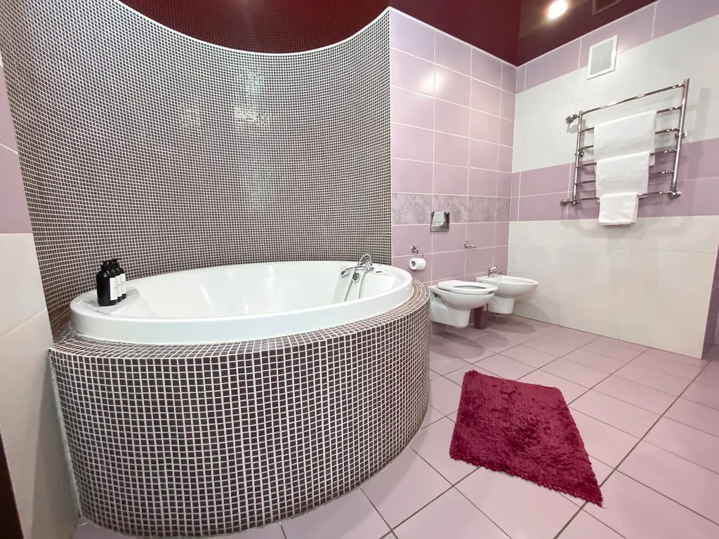 Семейная квартира с камином у ТЦ Аквамолл