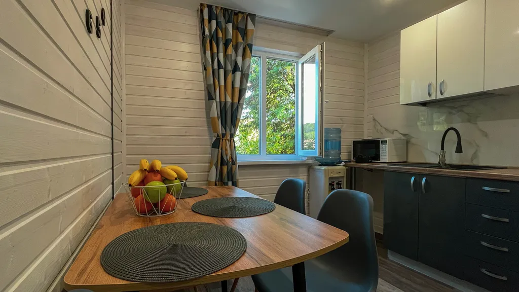 Новый и экологичный дом с бассейном у моря