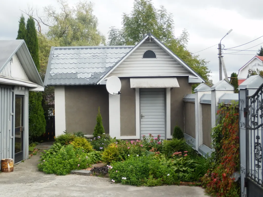 Бунгало в тихом месте старого Пскова у Гремячей Башни и реки Псковы