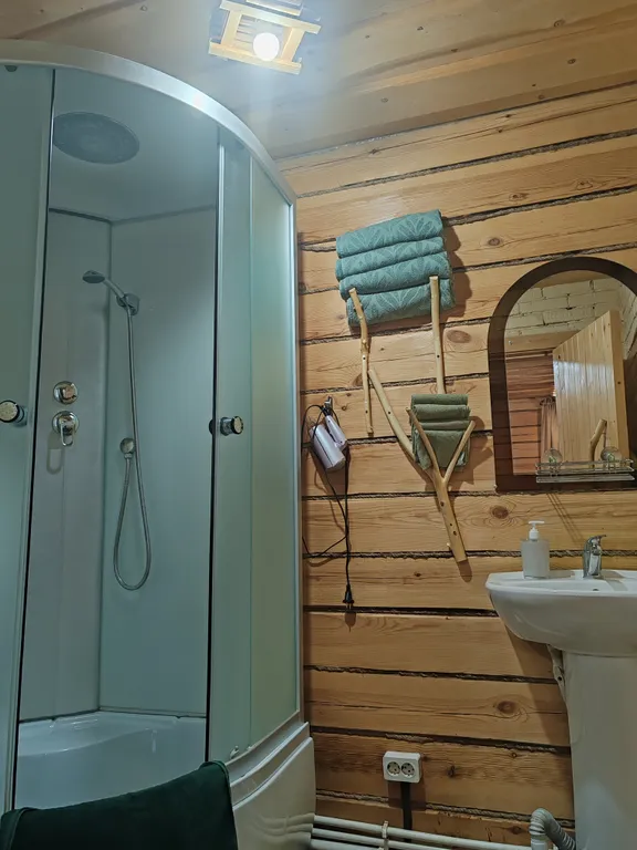 Первый этаж - студия в двух этажном доме