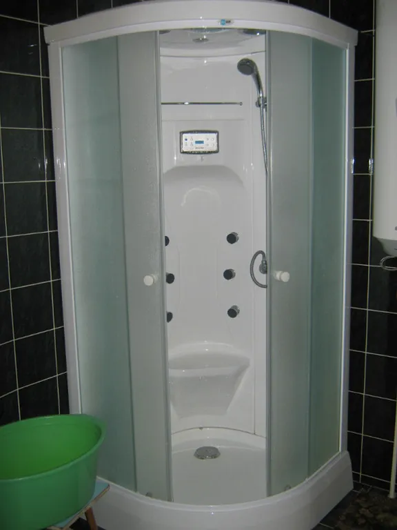 Комната с балконом в частном доме у моря