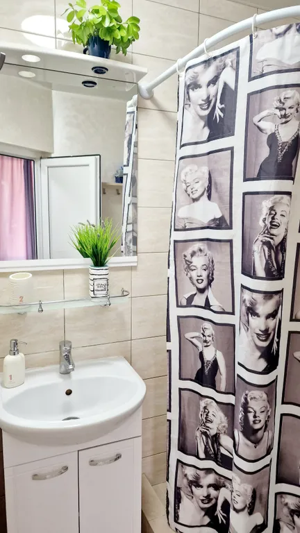 Квартира Квартира Просторная студия с балконом на тихой улице — Геленджик