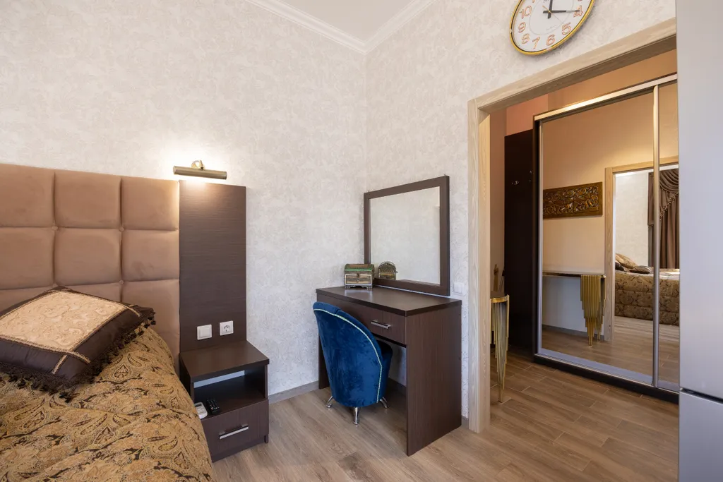 Просторная студия с видом на горы