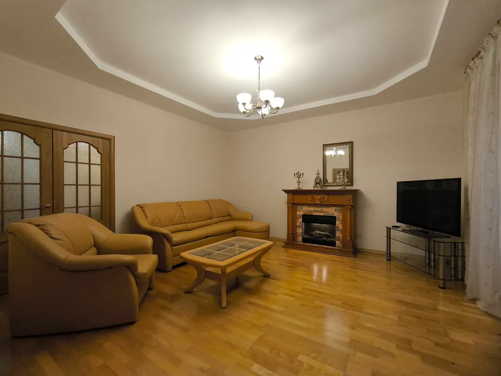 Большая трехкомнатная квартира с парковкой