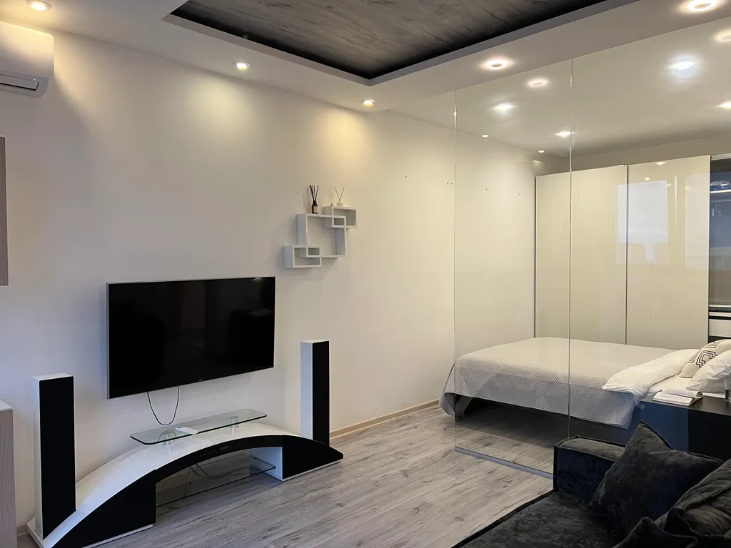 Дизайнерская квартира с панорамными окнами и кондиционером ЖК Акварели