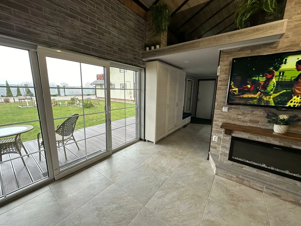 Домик у моря и озера