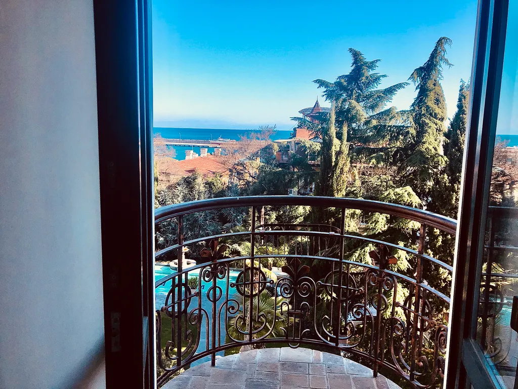 Апартаменты Вилла Елена на набережной Ялты с видом на море